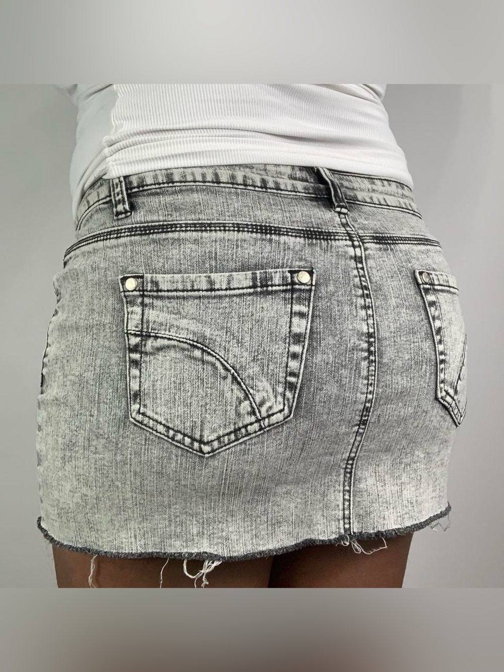 Y2K Vanilla Star Grey Acid Wash Denim Mini Skirt Raw Hem Size 11 Juniors Punk